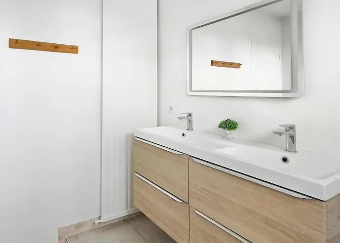 Daire T3 Moderne, Lumineux Avec Terrasse & Parking Prive