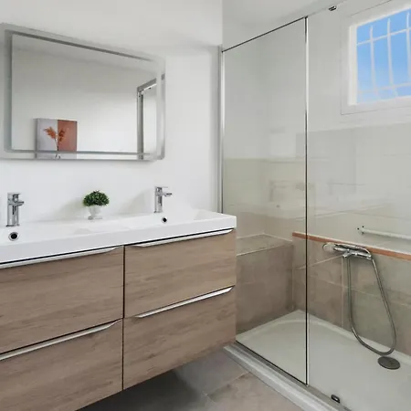 T3 80 M2 Avec Terrasse Privee Climatisation Et 2 Parkings
